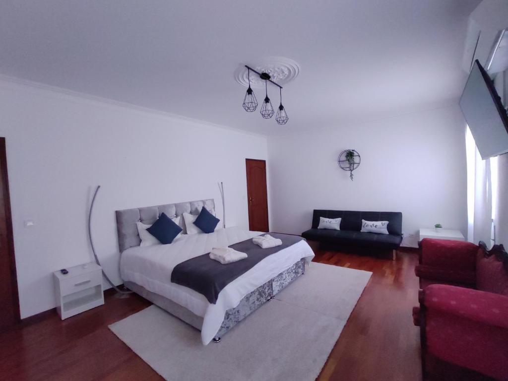 Postel nebo postele na pokoji v ubytování Enchanted Villa