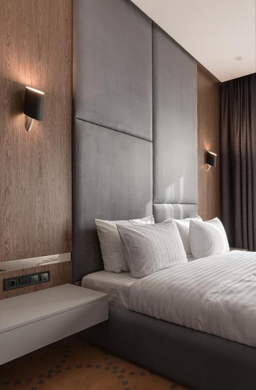 Postel nebo postele na pokoji v ubytování Hotel Raymond
