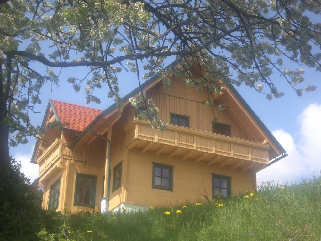 The building in which the holiday home is located