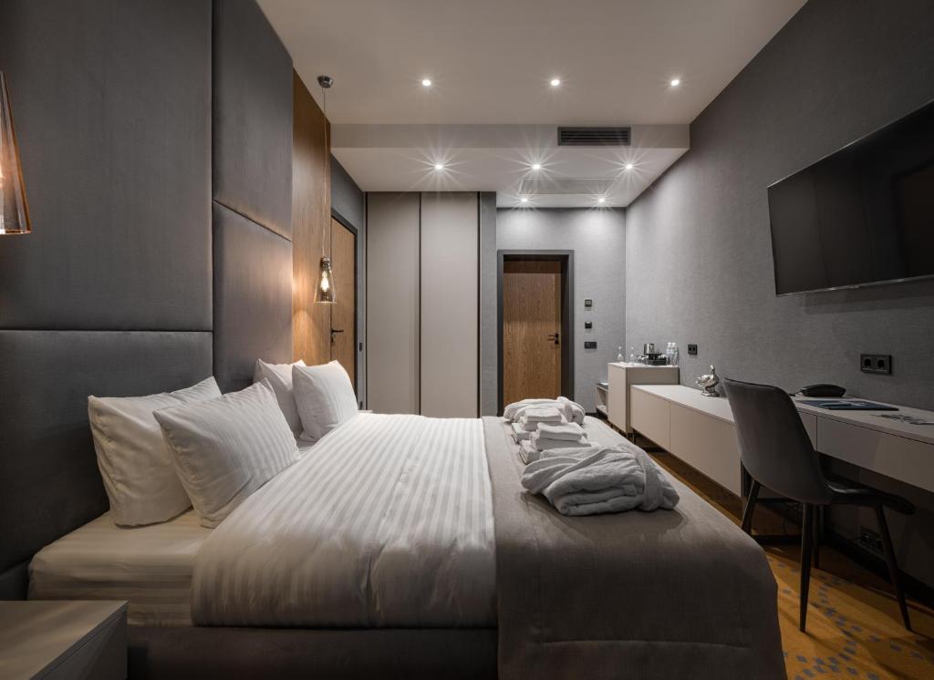 Postel nebo postele na pokoji v ubytování Hotel Raymond