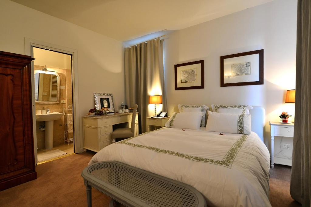 A bed or beds in a room at Mulino dell'Abbazia Country Resort