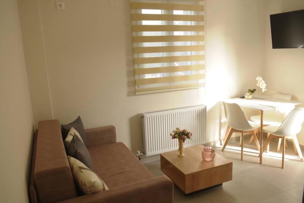 A seating area at lividio apartment