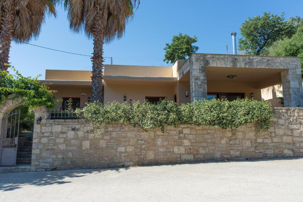 Heraklion Comfy House with Mountain View - Villa De Tres Habitaciones