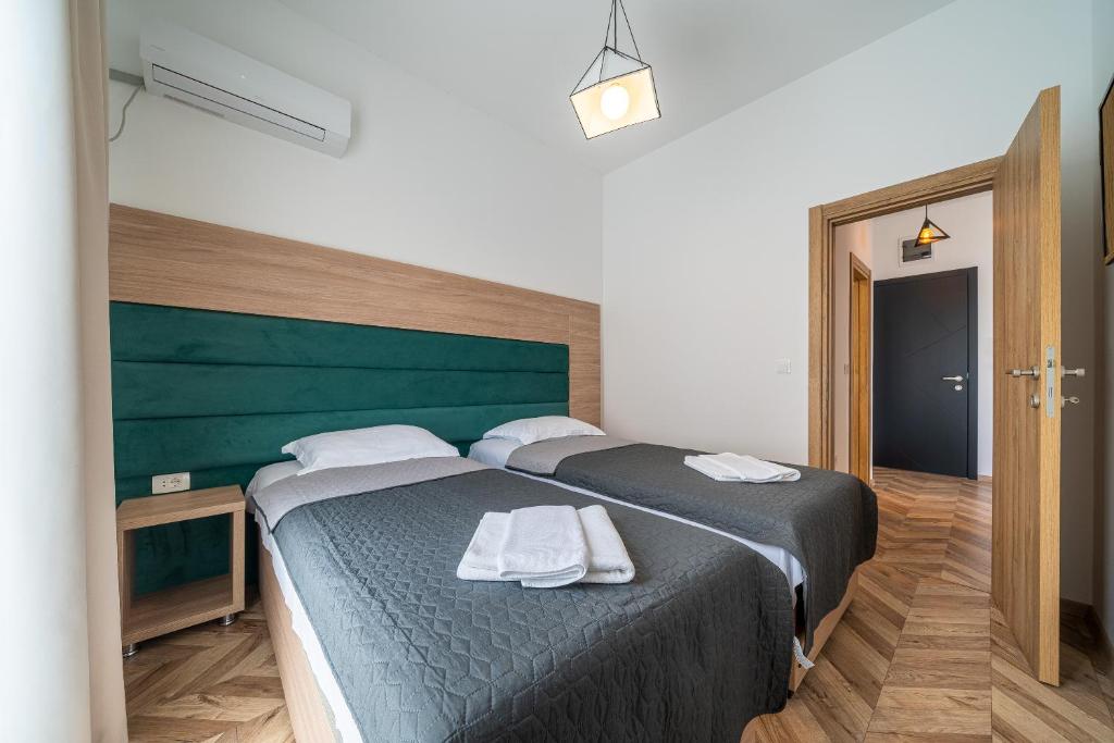 Sun and Sea Apartments - 18