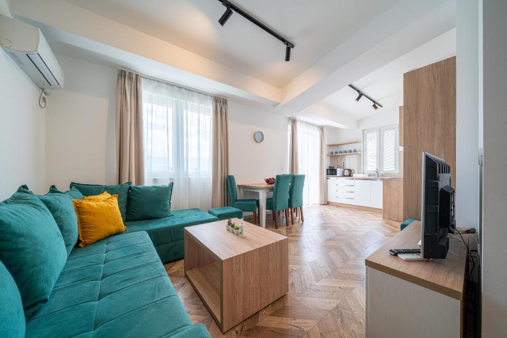 Sun and Sea Apartments - 9