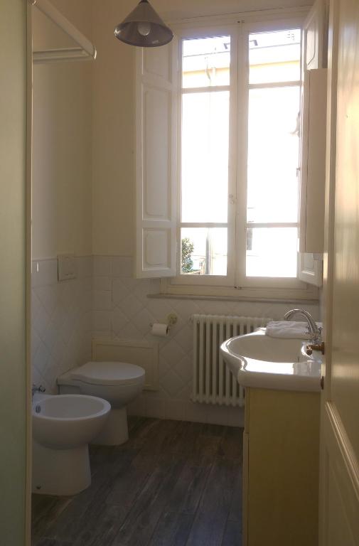 Kúpeľňa v ubytovaní LA CASINA DEL NONNO GINO, TRANQUILLO CON TERRAZZA ESClUSIVA