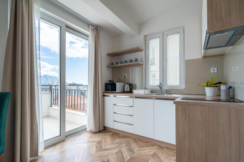 Sun and Sea Apartments - 11