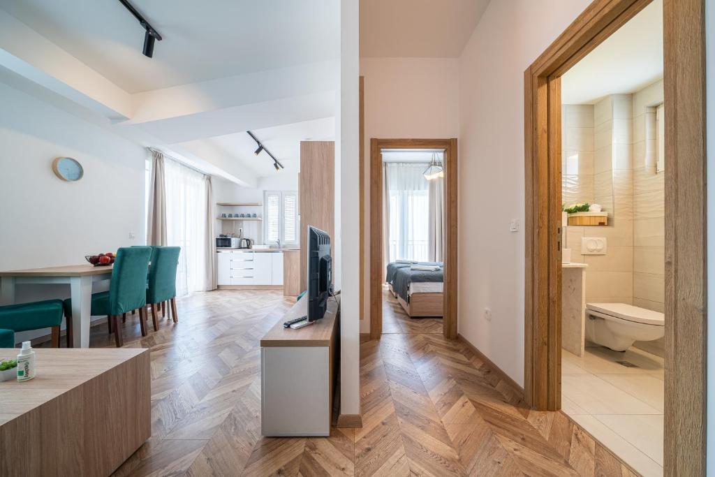 Sun and Sea Apartments - 15