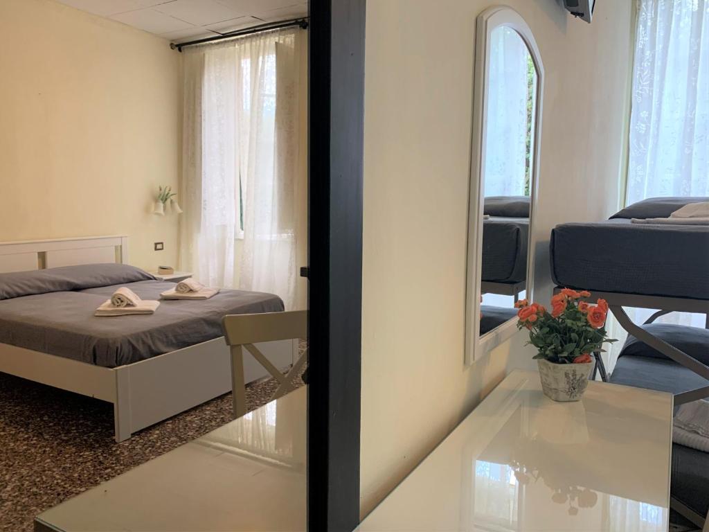 Łóżko lub łóżka w pokoju w obiekcie Hotel Baia di Levanto