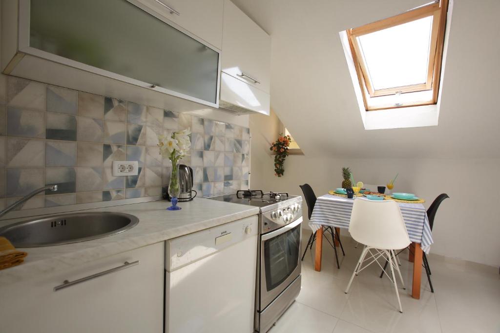 Kuchyň nebo kuchyňský kout v ubytování Apartment Top Center Lucia -Split Center- 7 Guests