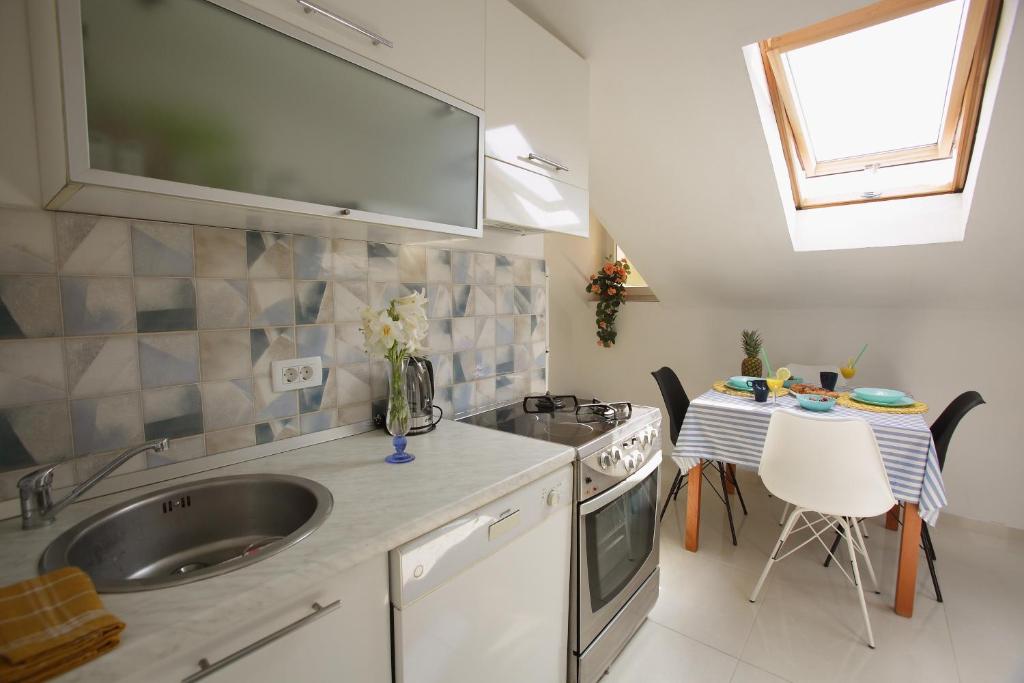 Kuchyň nebo kuchyňský kout v ubytování Apartment Top Center Lucia -Split Center- 7 Guests
