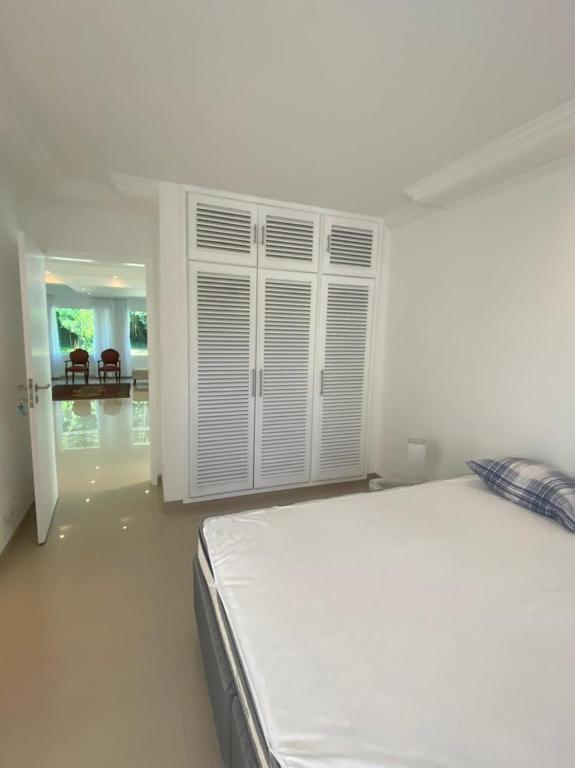  Casa no Condominio Marina Guarujá