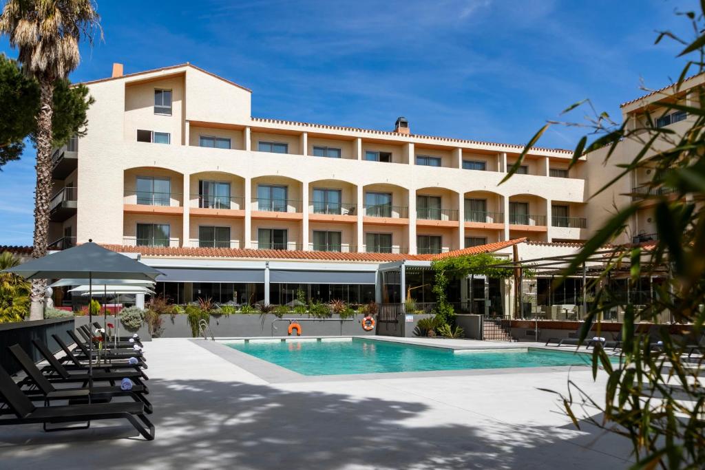 Бассейн в Holiday Inn Perpignan by IHG или поблизости