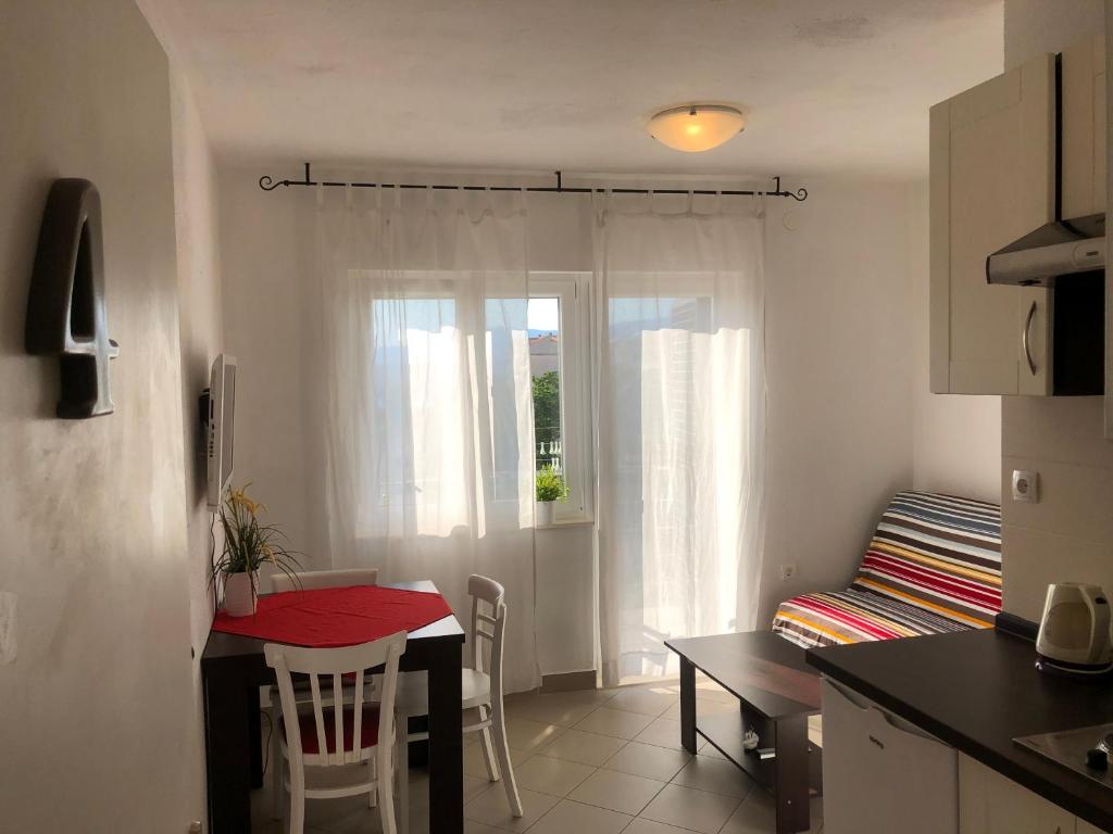 TV a/nebo společenská místnost v ubytování Dalmatia Apartments