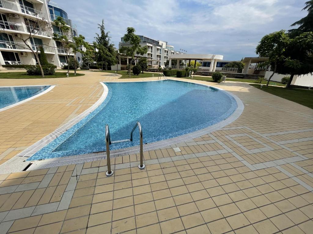 The swimming pool at or close to Day Dream