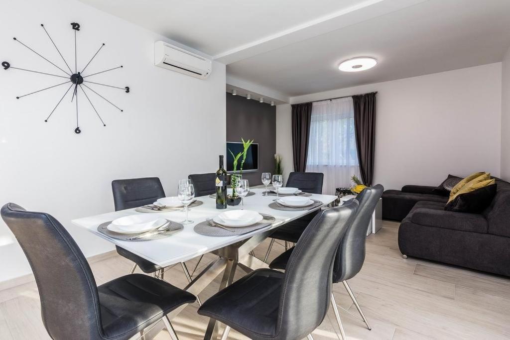 Posedenie v ubytovaní Holiday Home in Ždrelac with Seaview, Terrace, Air condition, WIFI (4652-1)