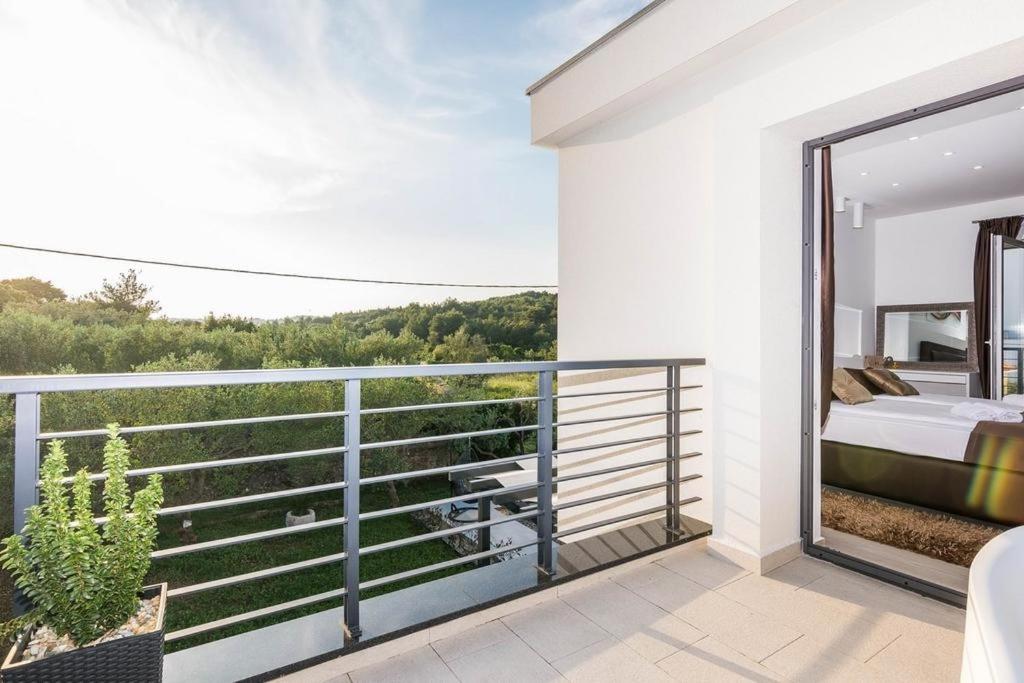 Balkón alebo terasa v ubytovaní Holiday Home in Ždrelac with Seaview, Terrace, Air condition, WIFI (4652-1)