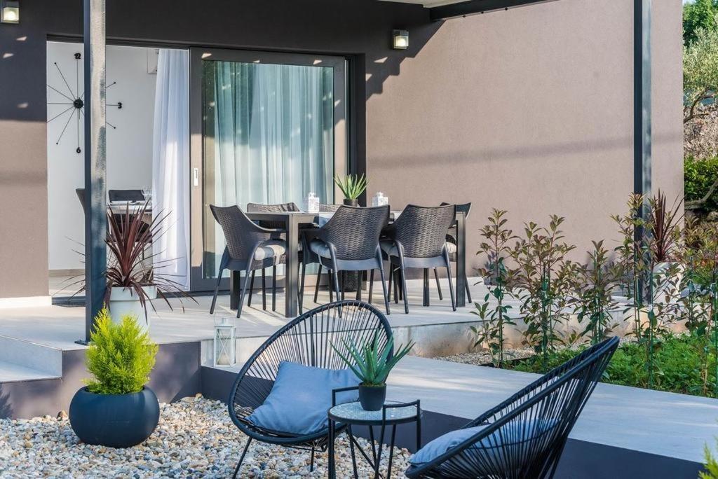 Posedenie v ubytovaní Holiday Home in Ždrelac with Seaview, Terrace, Air condition, WIFI (4652-1)