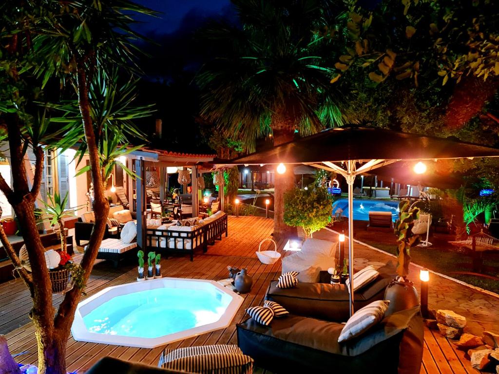 an outdoor swimming pool with a hot tub and palm trees at Villa Gala in Balíon