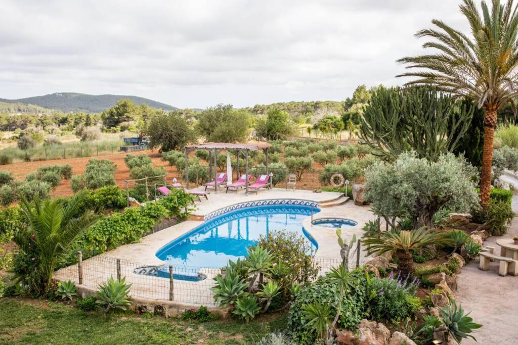 Casa Can Serra, con piscina y jardín