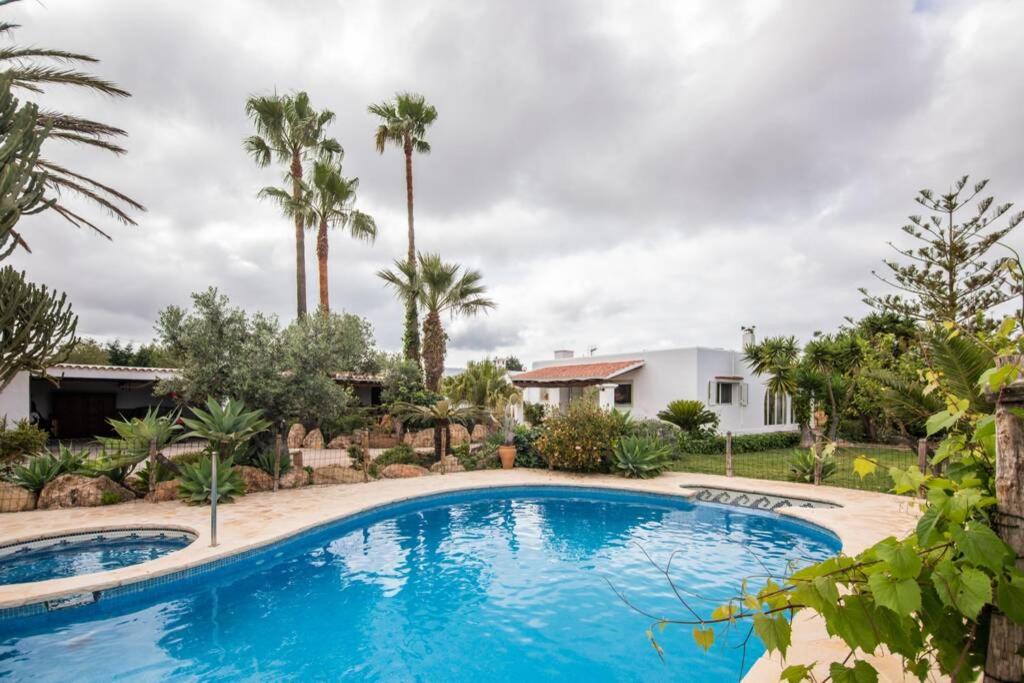 Casa Can Serra, con piscina y jardín