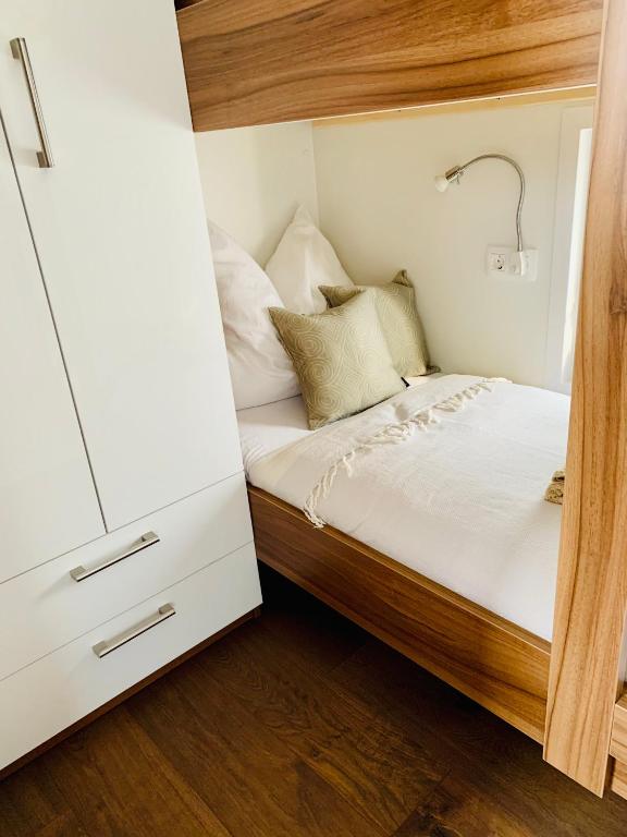 Postel nebo postele na pokoji v ubytování mariTIME deluxe