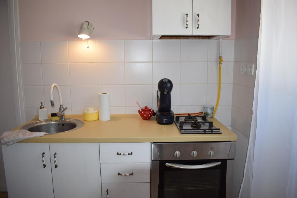 Kuchnia lub aneks kuchenny w obiekcie Malomszeg Apartman 2