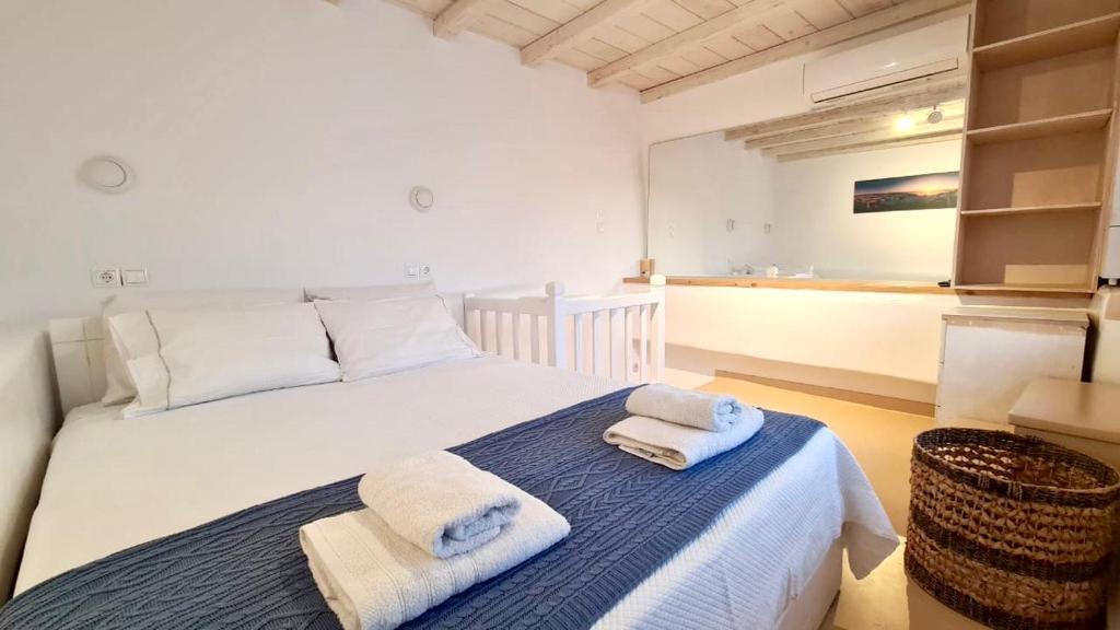 Ένα ή περισσότερα κρεβάτια σε δωμάτιο στο Sunny house mykonos town