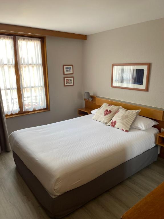 Postel nebo postele na pokoji v ubytování Hôtel Sainte Odile