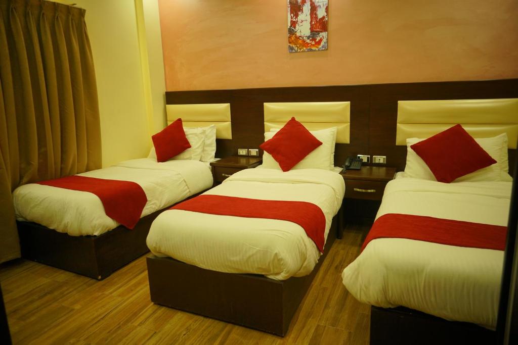 Postel nebo postele na pokoji v ubytování Petra Sofsaf Hotel