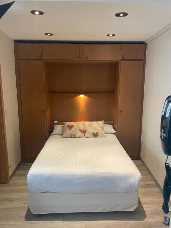 Postel nebo postele na pokoji v ubytování Hôtel Sainte Odile