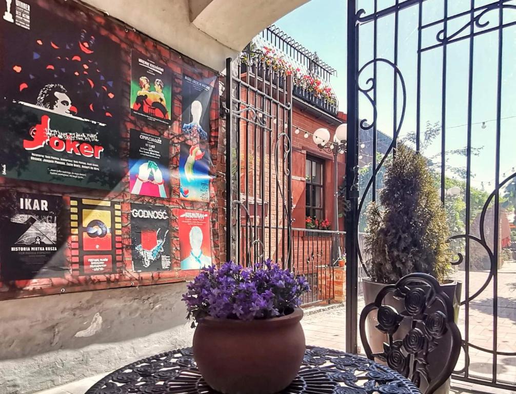 Nowy Rynek 10 - Housity