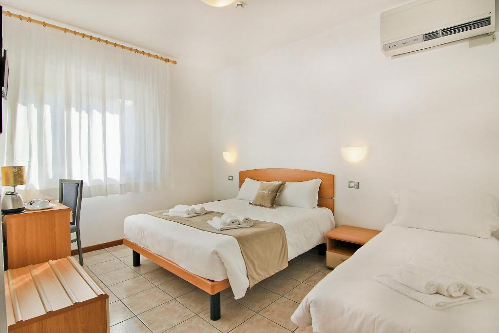 Posteľ alebo postele v izbe v ubytovaní Hotel La Perla