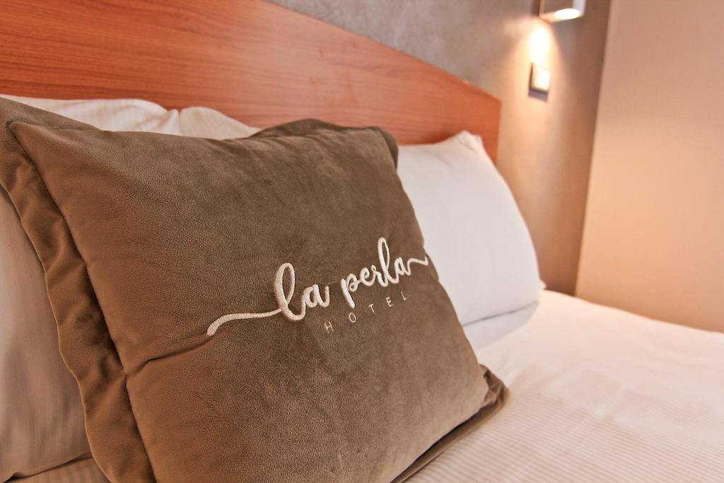 Posteľ alebo postele v izbe v ubytovaní Hotel La Perla