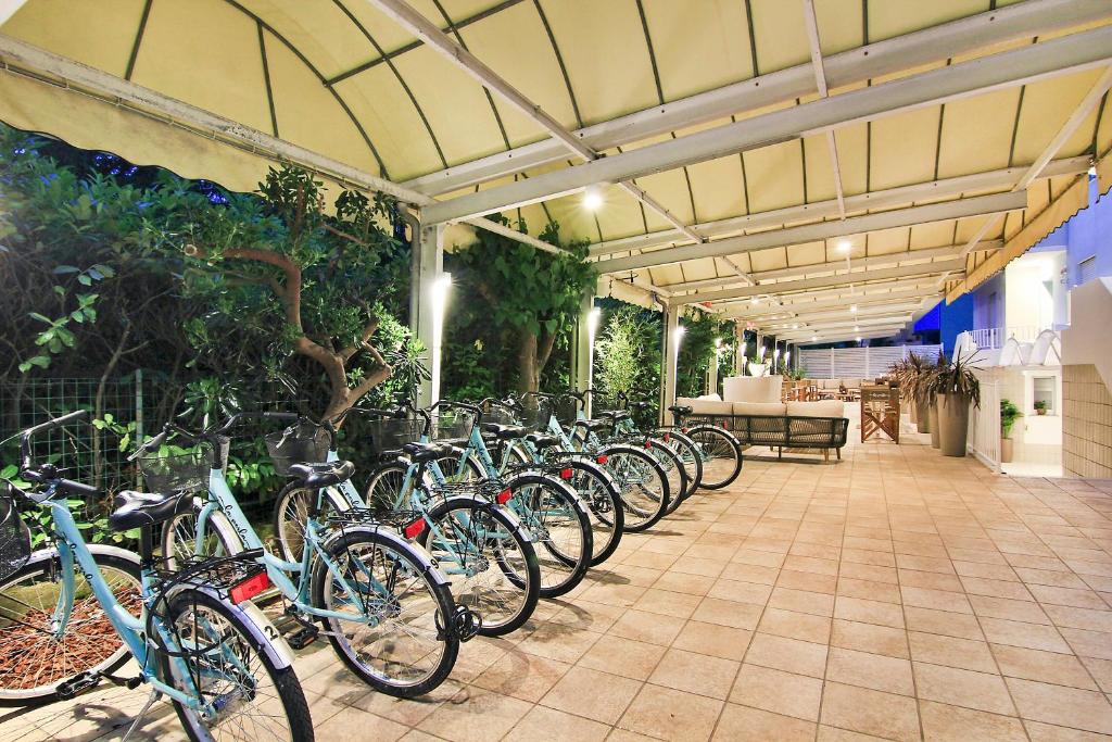 Jazda na bicykli v okolí ubytovania Hotel La Perla