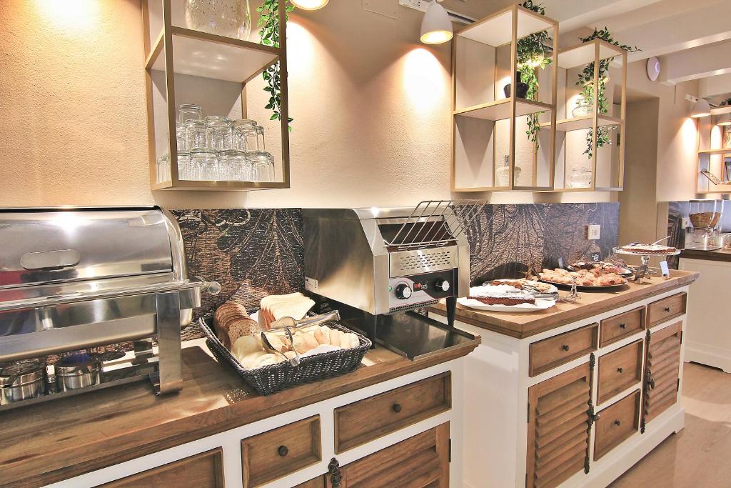 Kuchyňa alebo kuchynka v ubytovaní Hotel La Perla
