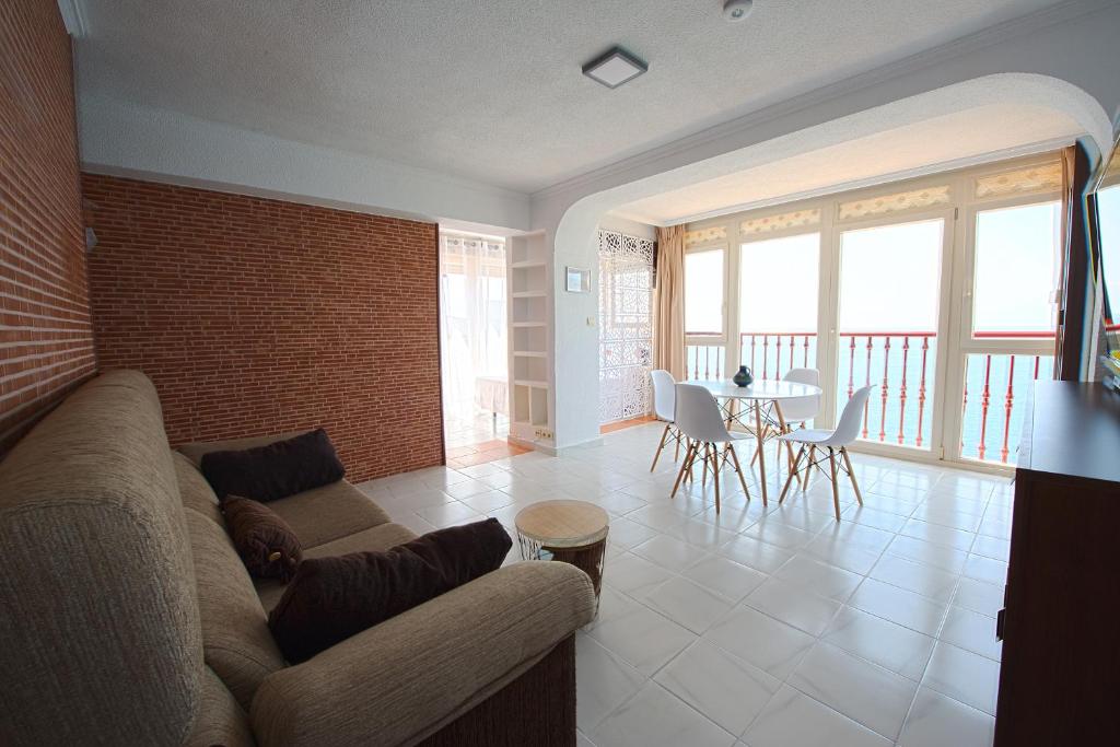 Las Damas Premium 23F Beach Front - Pool & Parking - ２ベッドルームのあるアパート