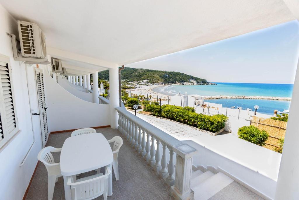 a balcony with a view of the beach at Residence Tramonto in Peschici