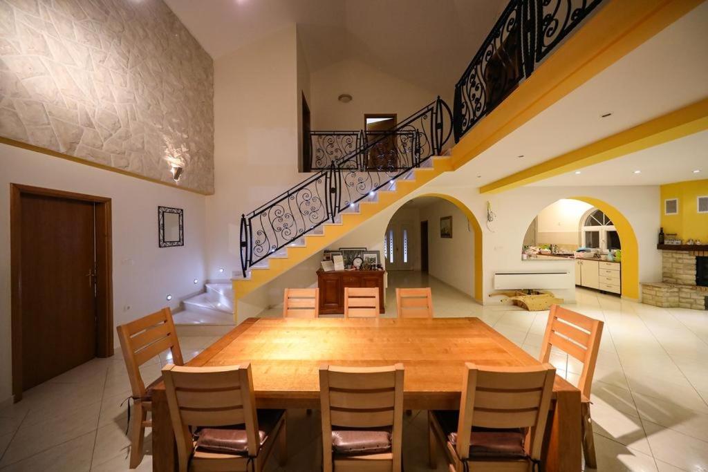 Fotografia z galérie ubytovania Holiday house in Drage with terrace, air conditioning, WiFi, washing machine (4884-1) v Drage