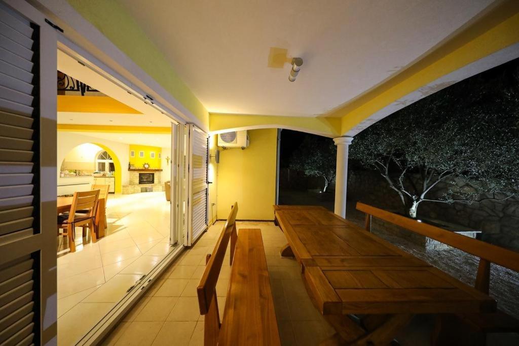 Fotografia z galérie ubytovania Holiday house in Drage with terrace, air conditioning, WiFi, washing machine (4884-1) v Drage