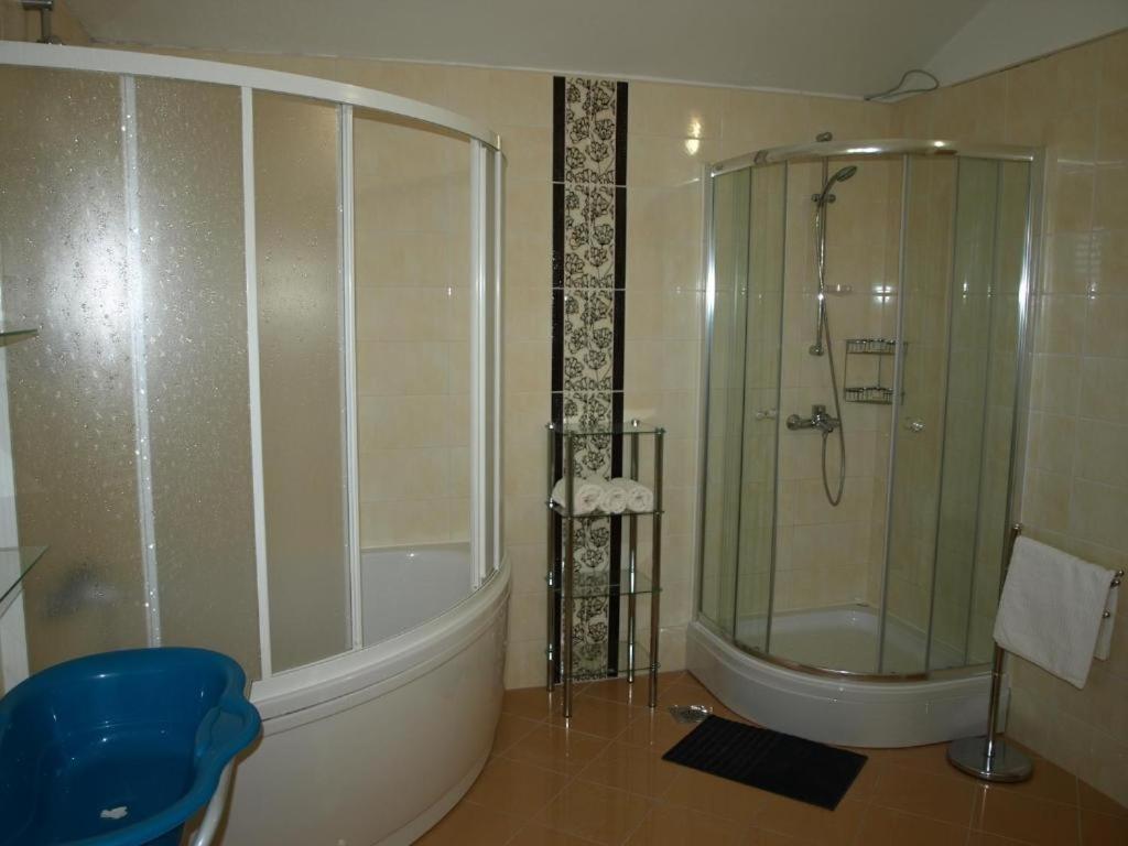 Kúpeľňa v ubytovaní Holiday house in Drage with terrace, air conditioning, WiFi, washing machine (4884-1)