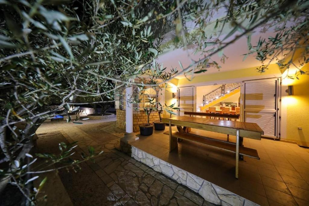 Fotografia z galérie ubytovania Holiday house in Drage with terrace, air conditioning, WiFi, washing machine (4884-1) v Drage