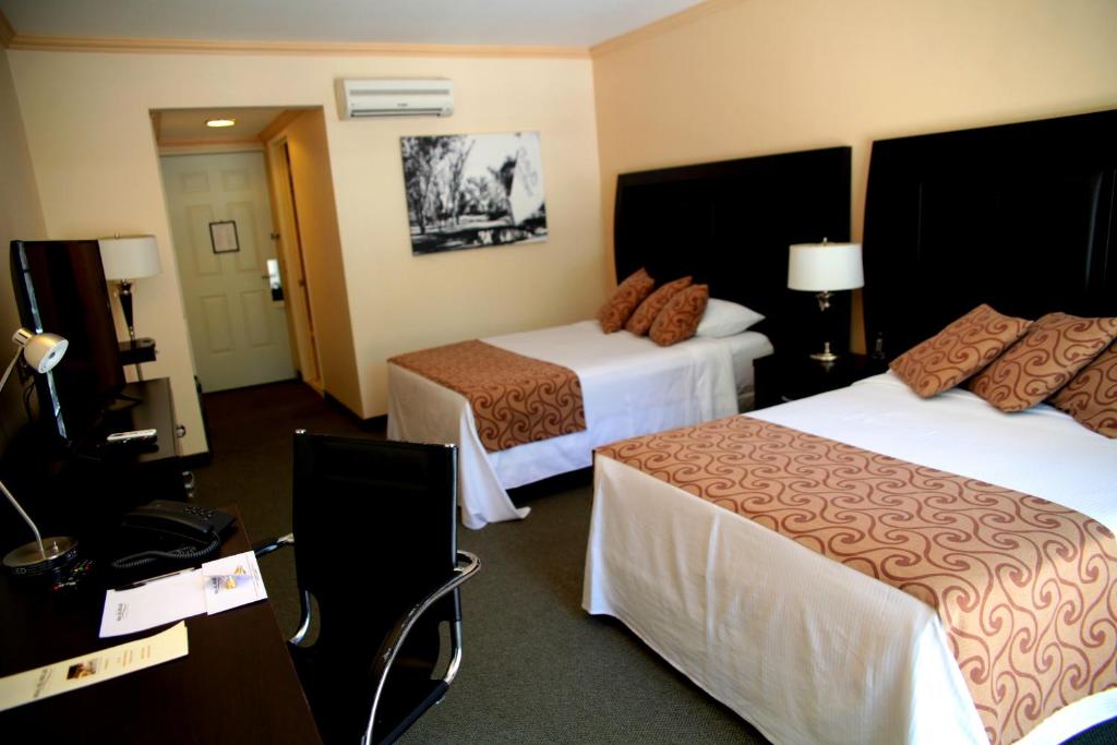 Postel nebo postele na pokoji v ubytování Hotel Real del Bosque Golf and Spa