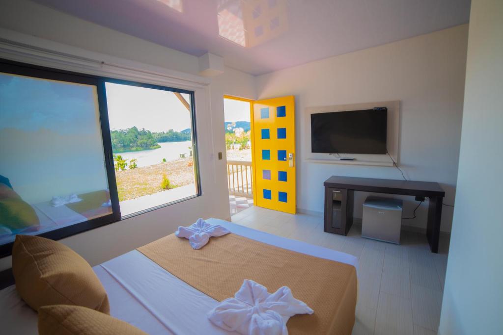 TV a/nebo společenská místnost v ubytování Hotel Aguas Abiertas
