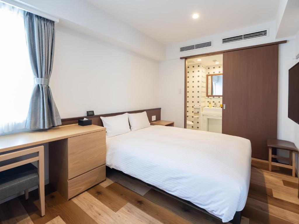 Uma cama ou camas num quarto em ACCESS by LOISIR HOTEL Nagoya