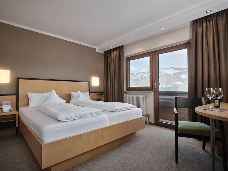 Postel nebo postele na pokoji v ubytování Hotel-Gasthof zur Schönen Aussicht