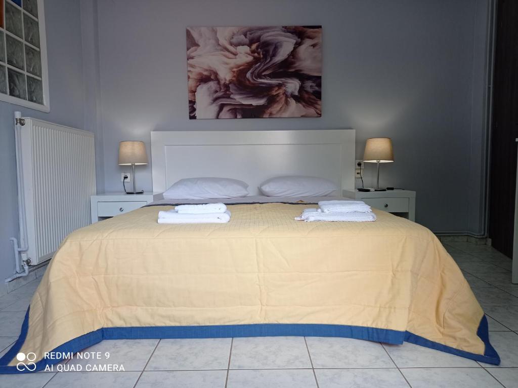 a bedroom with a bed with two towels on it at Sivotahomes-blu in Syvota