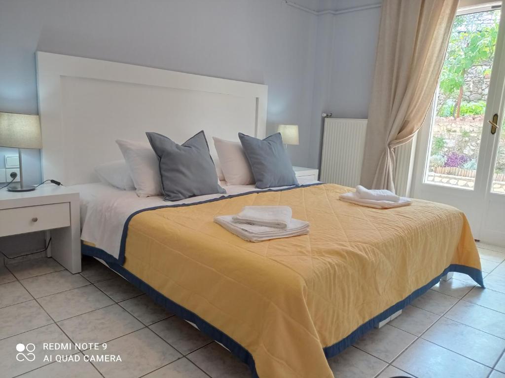 a bedroom with a bed with two towels on it at Sivotahomes-blu in Syvota