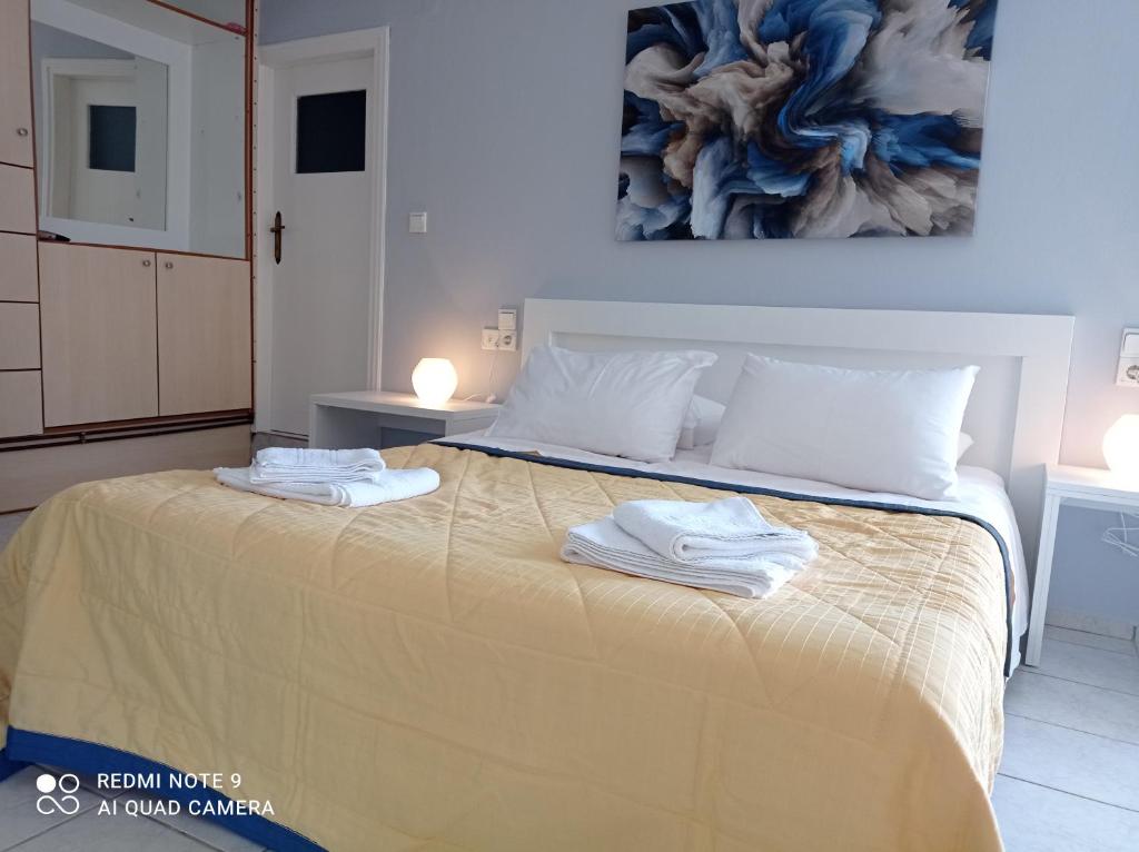 a bedroom with a bed with two towels on it at Sivotahomes-blu in Syvota