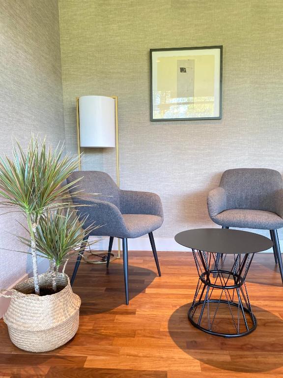 A seating area at Hotel Xalet del Golf